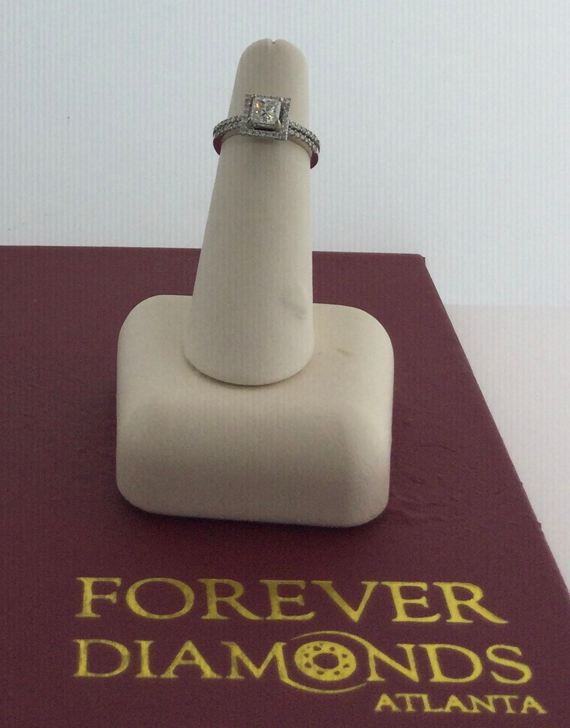 14K White Gold 0.75 Carat Center Stone 0.50CTW Diamond Ring
