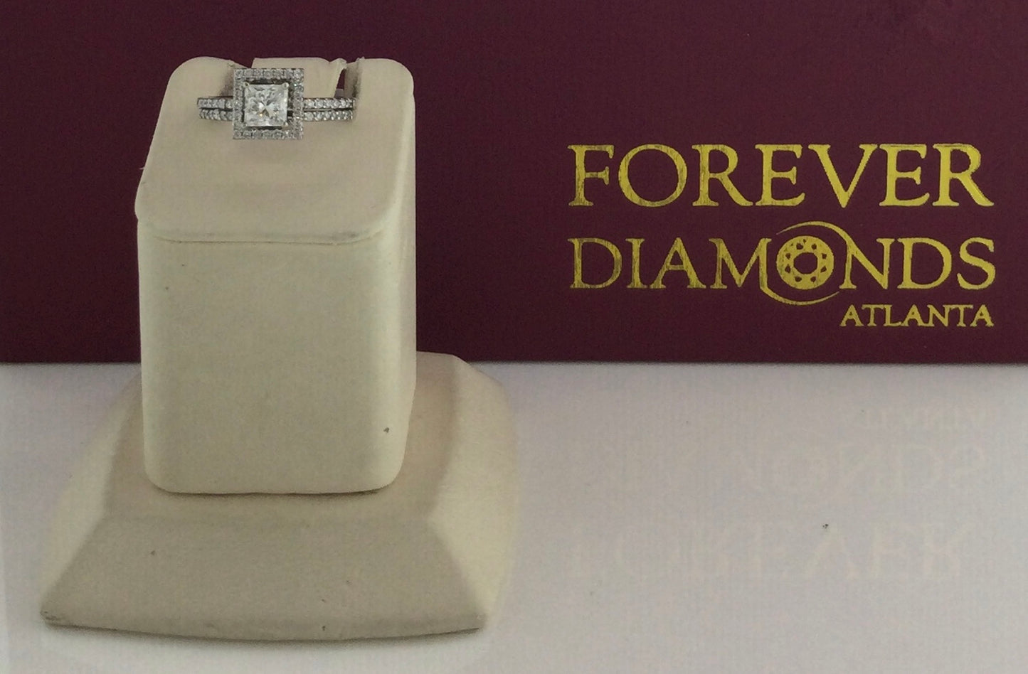 14K White Gold 0.75 Carat Center Stone 0.50CTW Diamond Ring