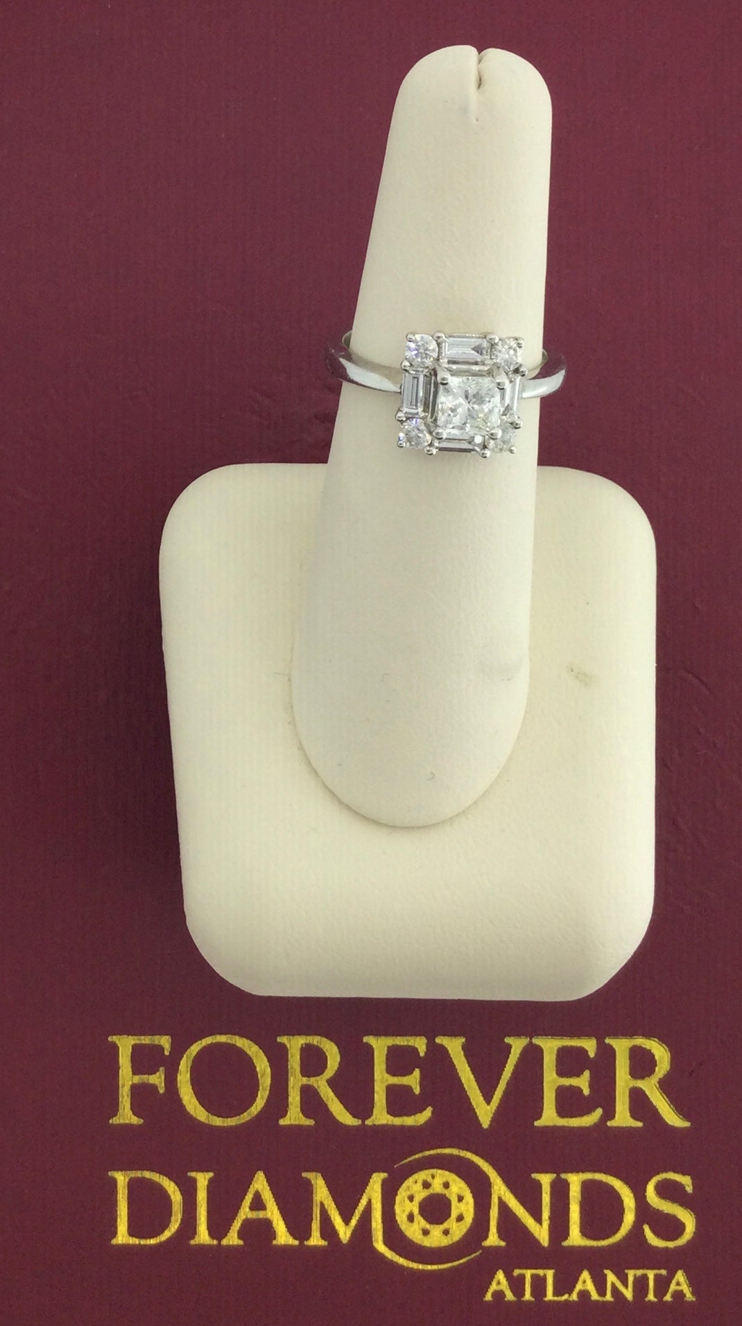 18K White Gold 0.70 Carat Center Stone 0.60CTW Diamond Ring
