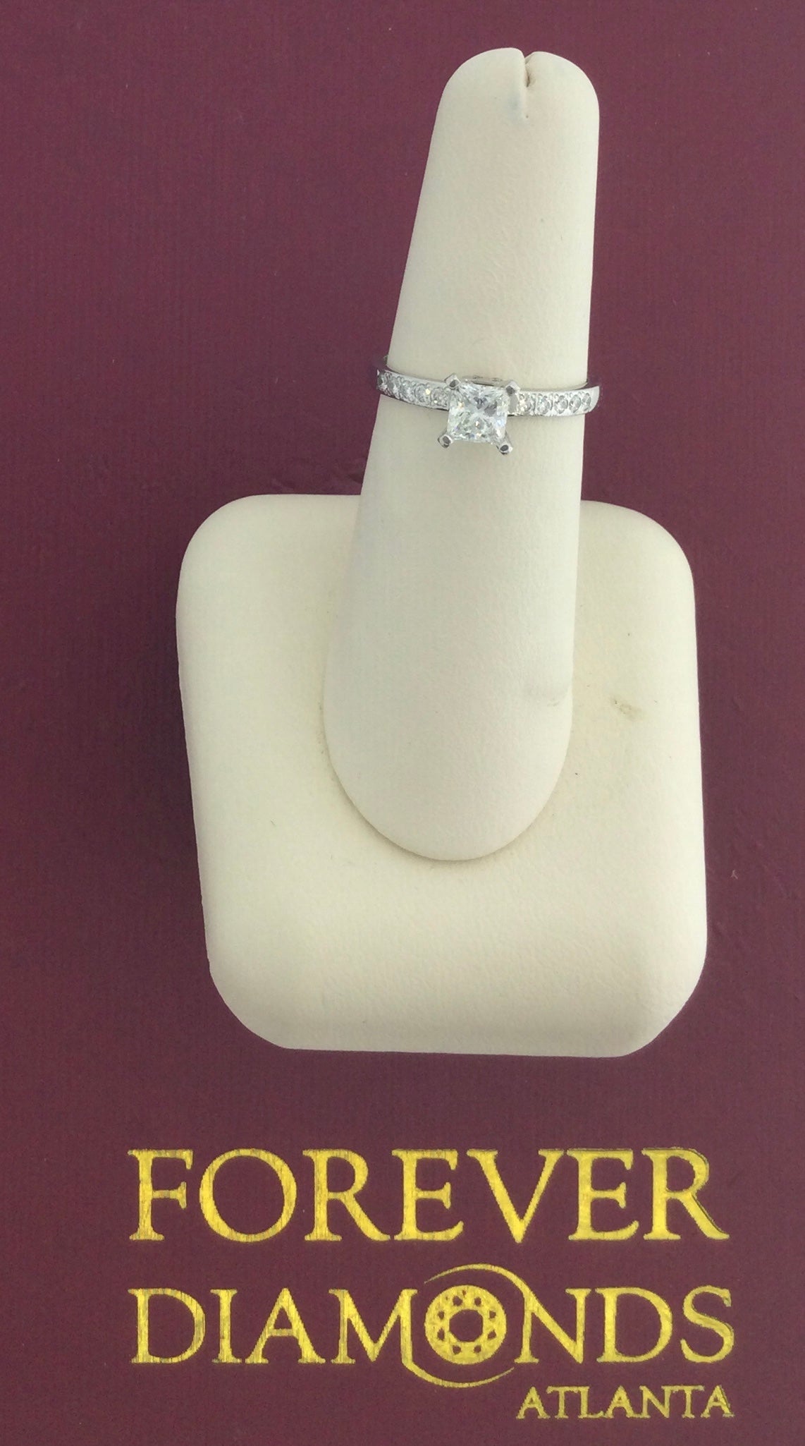 18K White Gold 0.53 Carat Center Stone 0.70CTW Diamond Ring