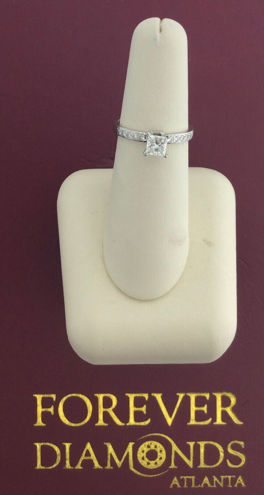 18K White Gold 0.50 Carat Center Stone 0.67CTW Diamond Ring