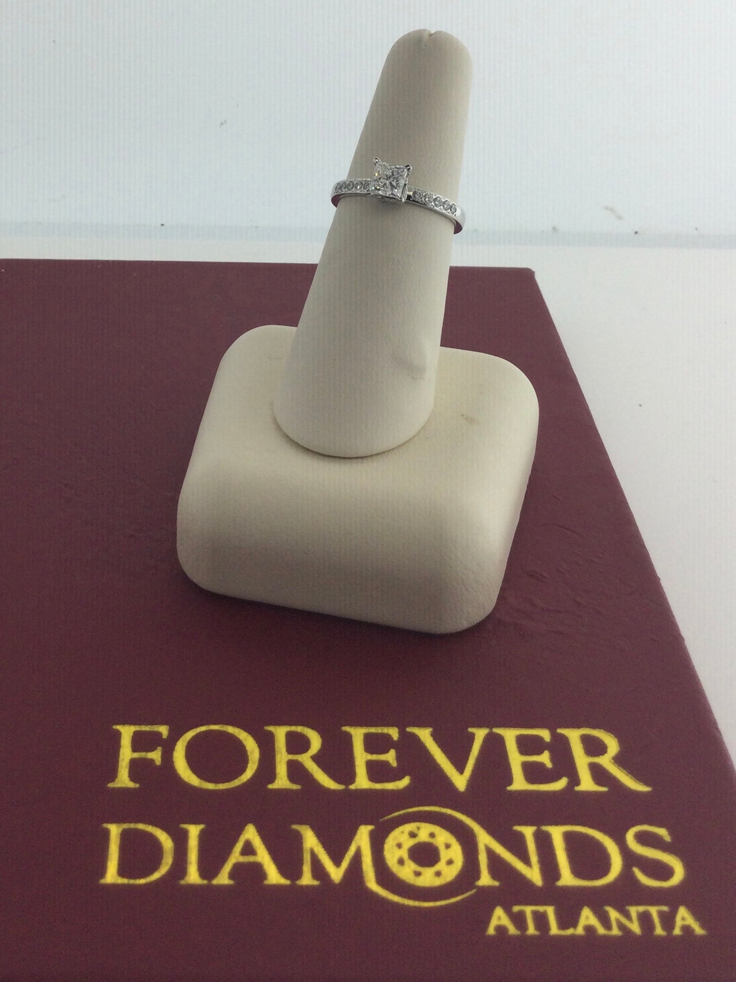 18K White Gold 0.50 Carat Center Stone 0.67CTW Diamond Ring