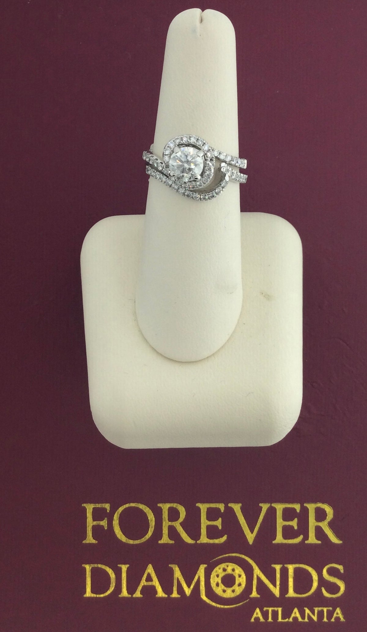 14K White Gold 0.85 Carat Center Stone 2.47CTW Diamond Ring