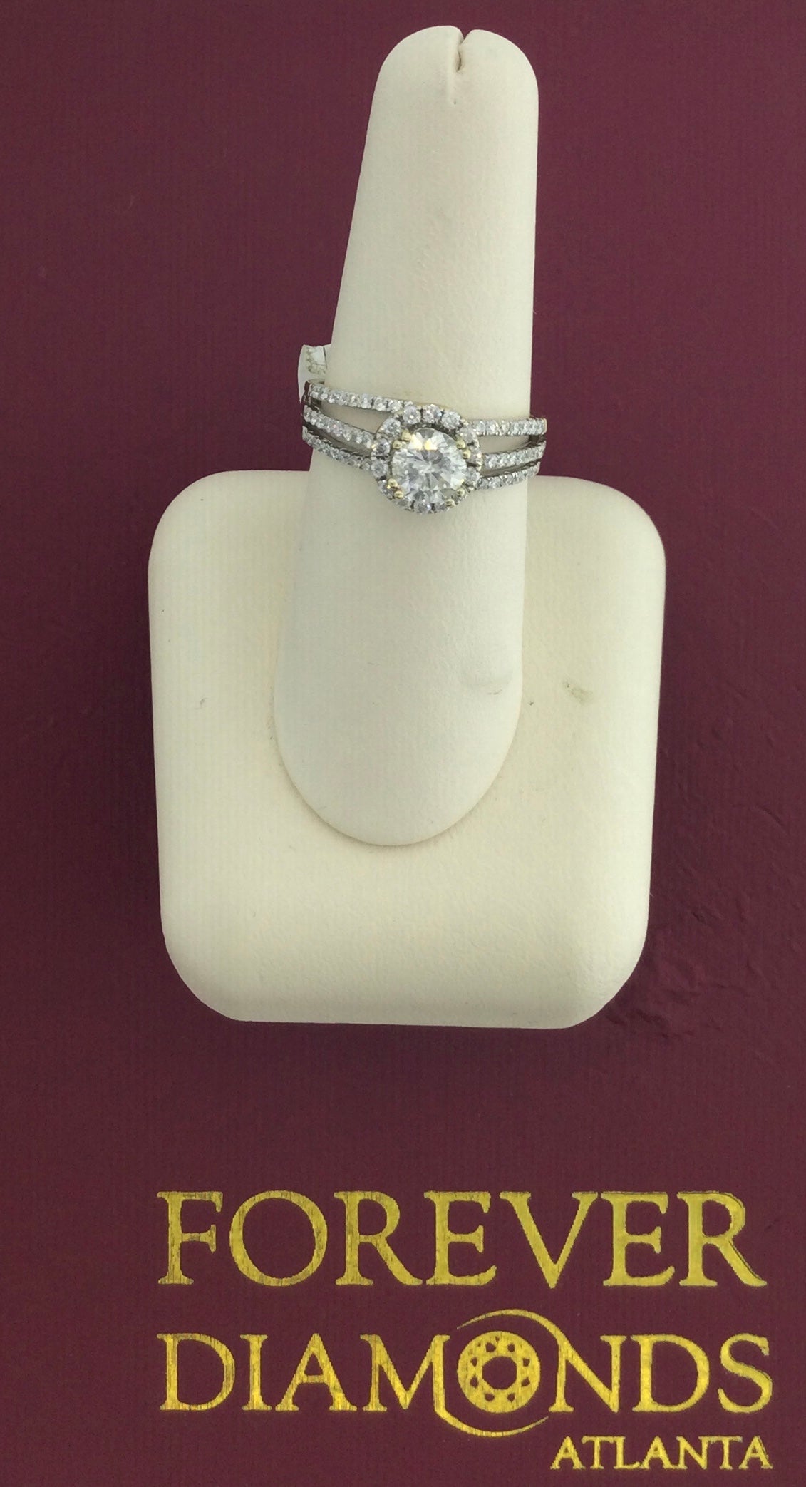 18K White Gold 0.55 Carat Center Stone 1.16CTW Diamond Ring