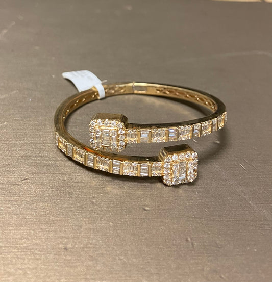 14K Yellow Gold 2.5CT 20.6GM Baguette/Rounds Bangle