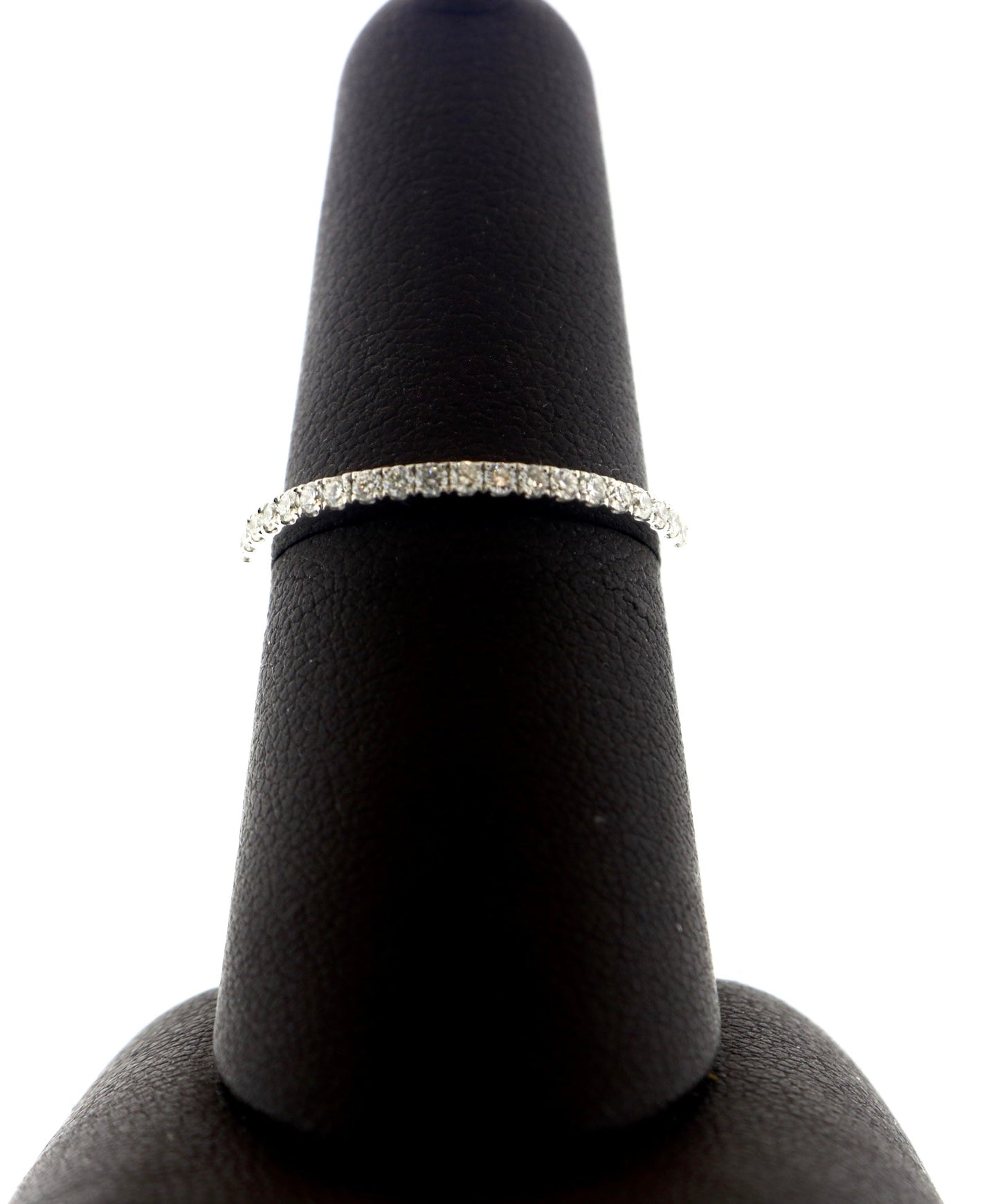 18K White Gold 0.25CT 2.01 Grams Diamond Band