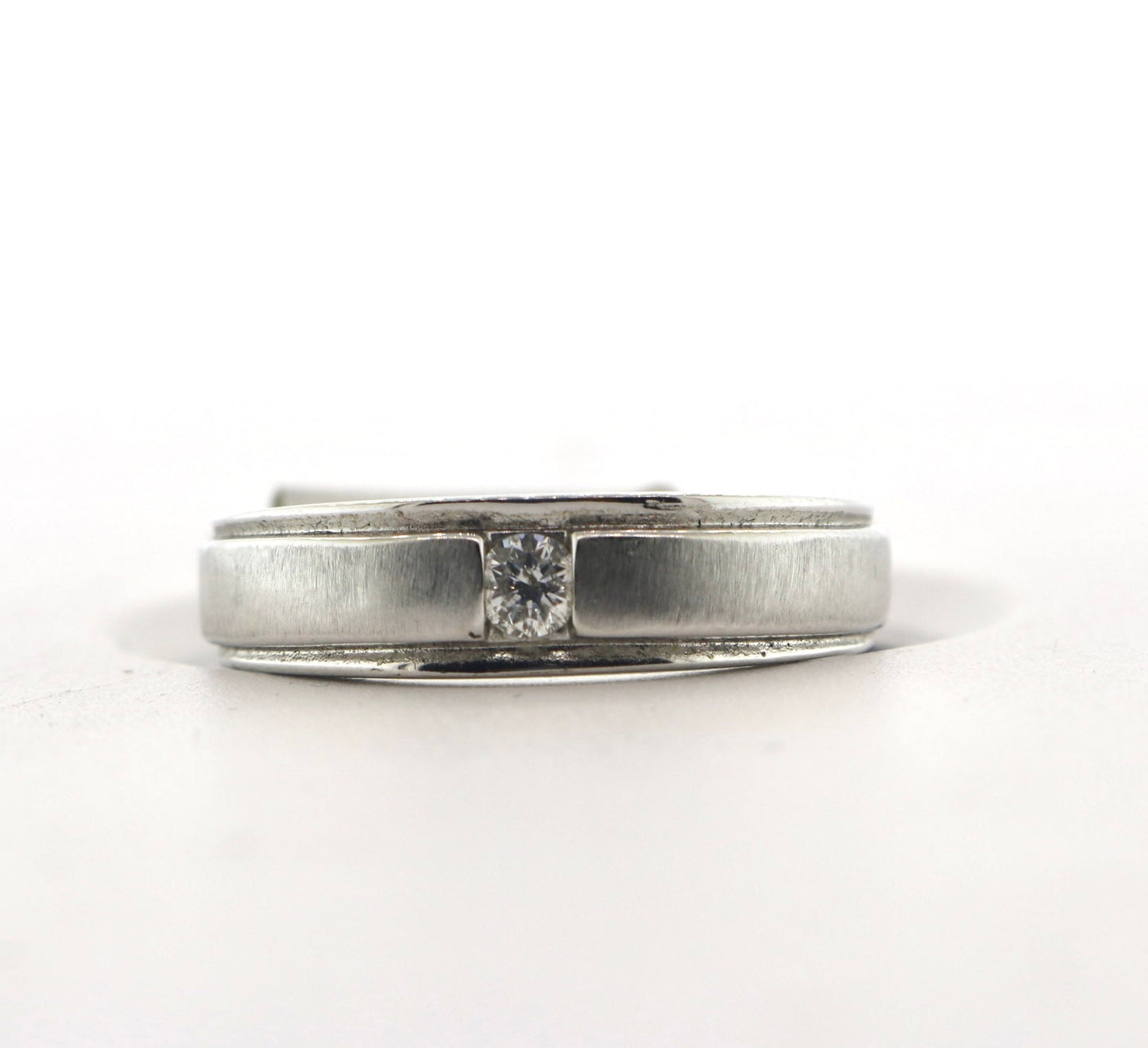 14K White Gold 0.15CTW RDS Solid Diamond Band