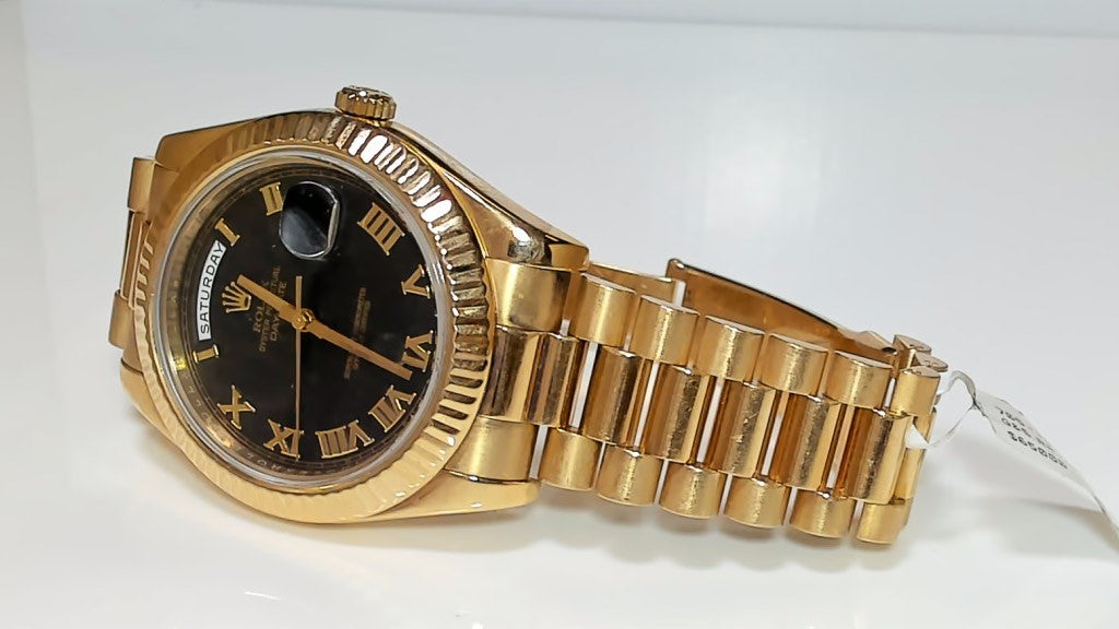**Rolex Day-Date II 41mm 18K Yellow Gold Black Roman Dial**
