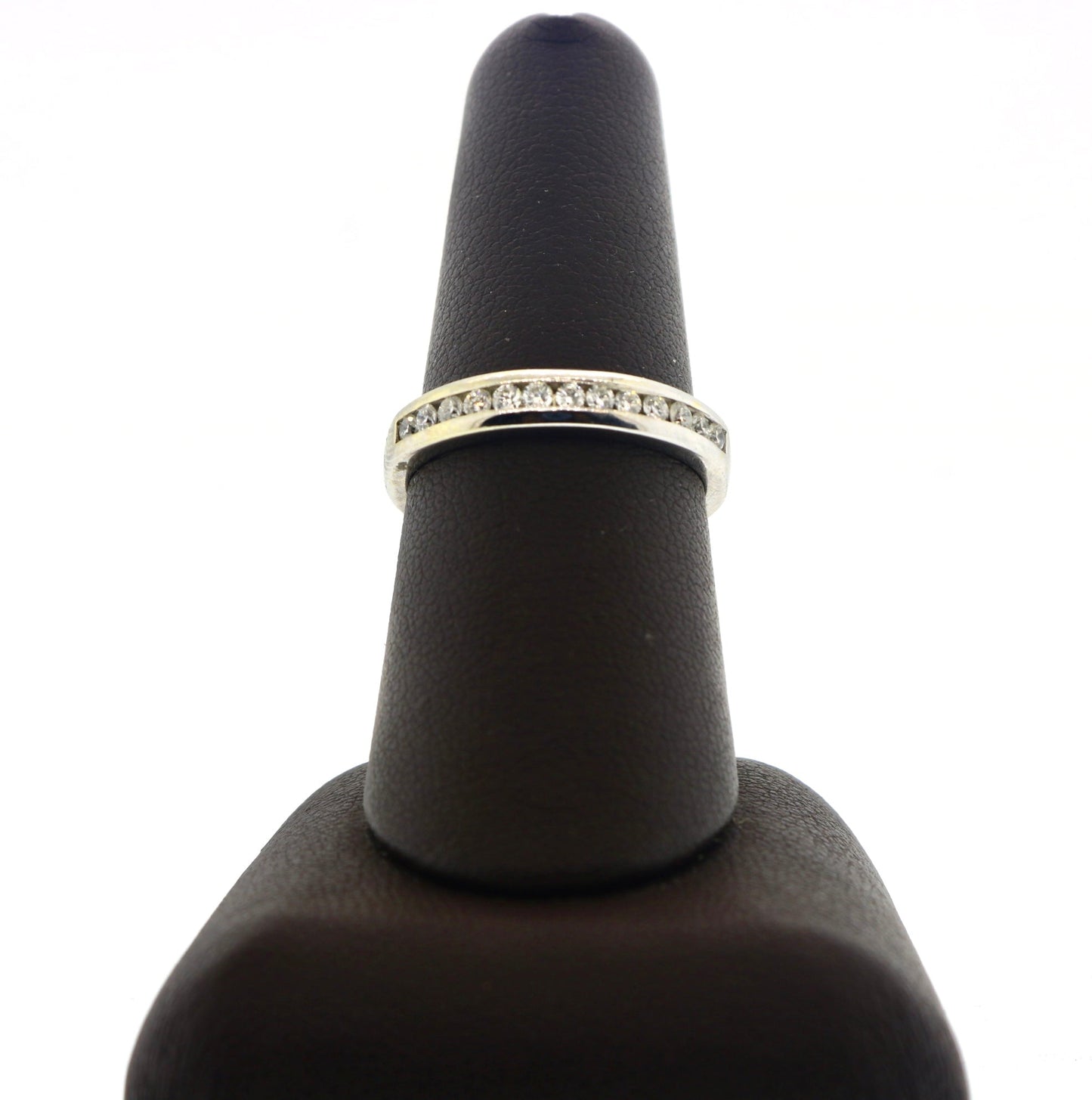 14K White Gold 0.25CTW RDS Channel Wedding Band