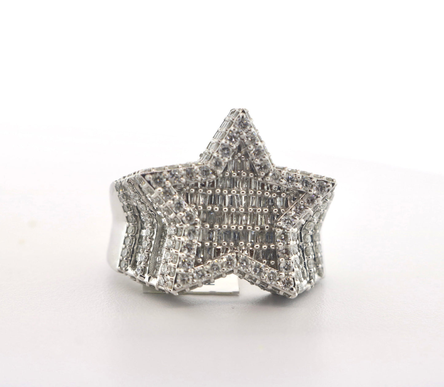 10K White Gold 3.20CT Bagg/RD Star Diamond Ring