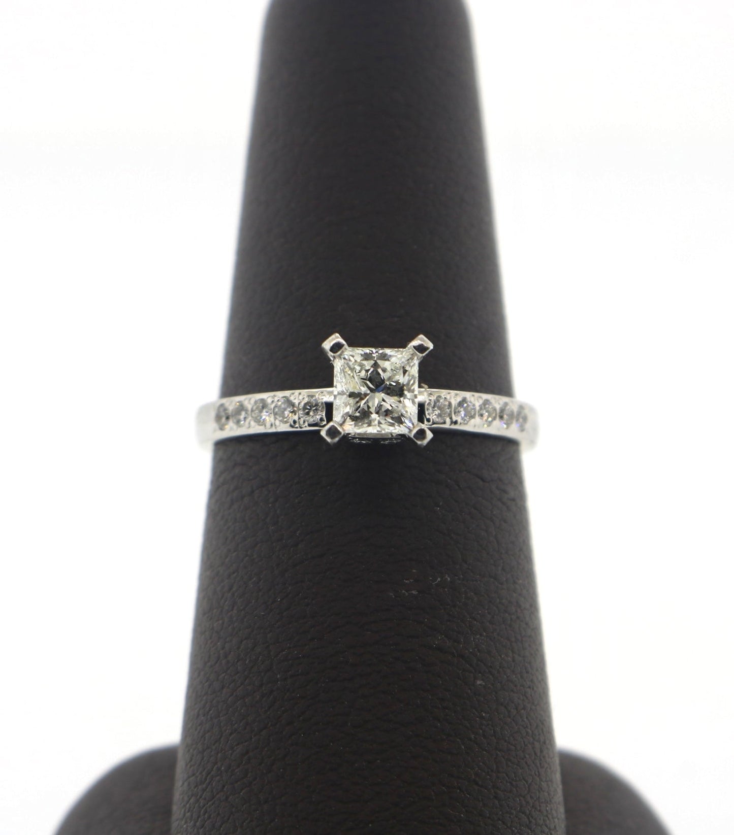 18K White Gold 0.53/0.70CT H/VS1 GIA Certified Diamond Ring