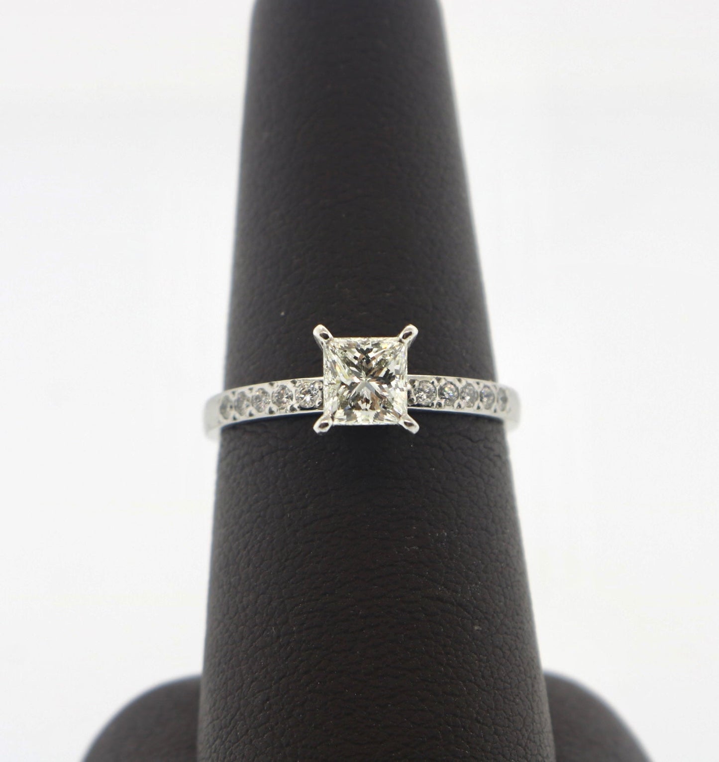 18K White Gold 0.70/0.89CT I/VS1 GIA Certified Diamond Ring