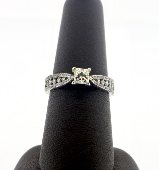 14K White Gold 0.54/0.38CT Prong/RD Diamond Ring