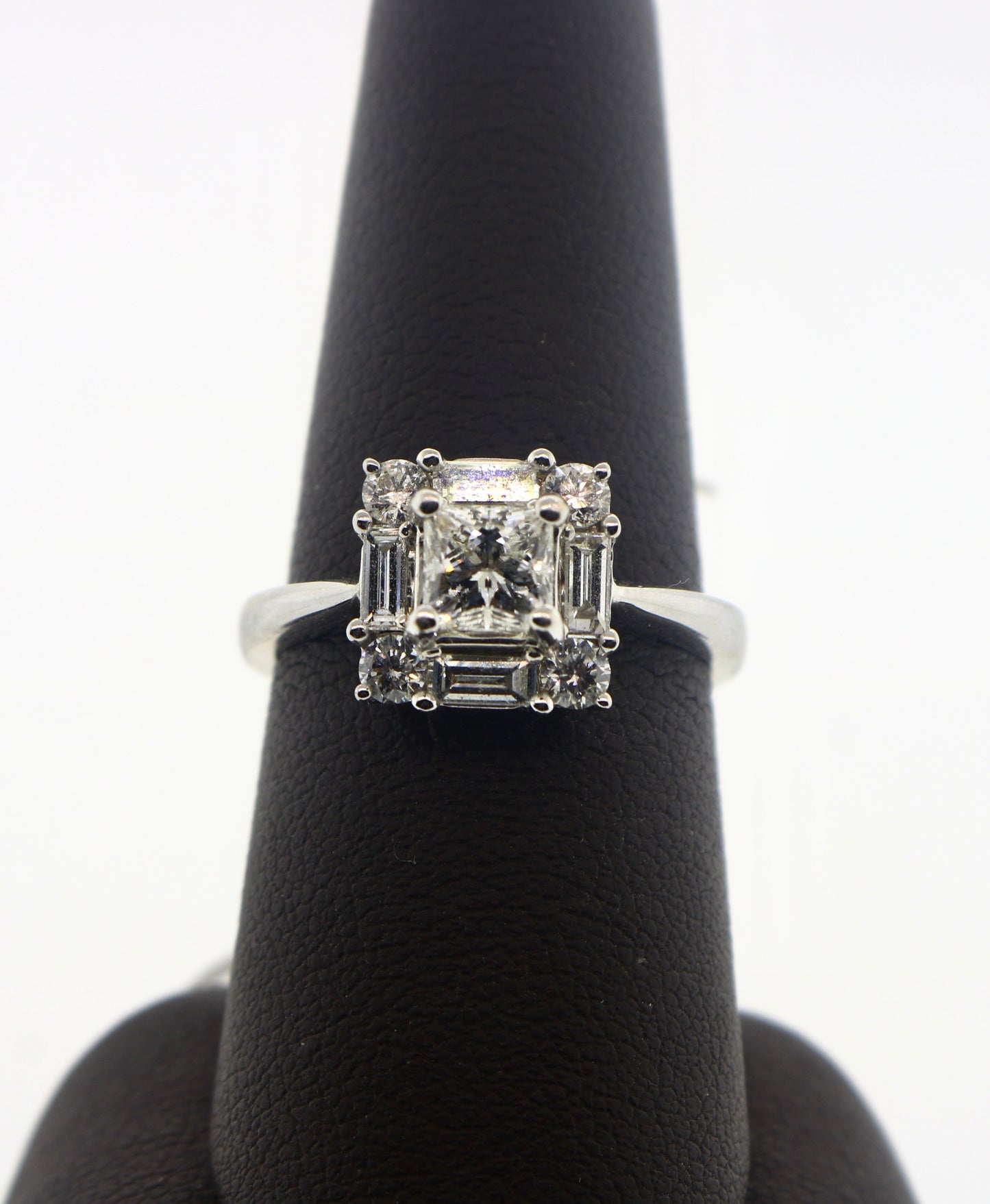 18K White Gold 0.70/0.60CT H/VS1 Bagg/Prong GIA Certified Diamond Ring