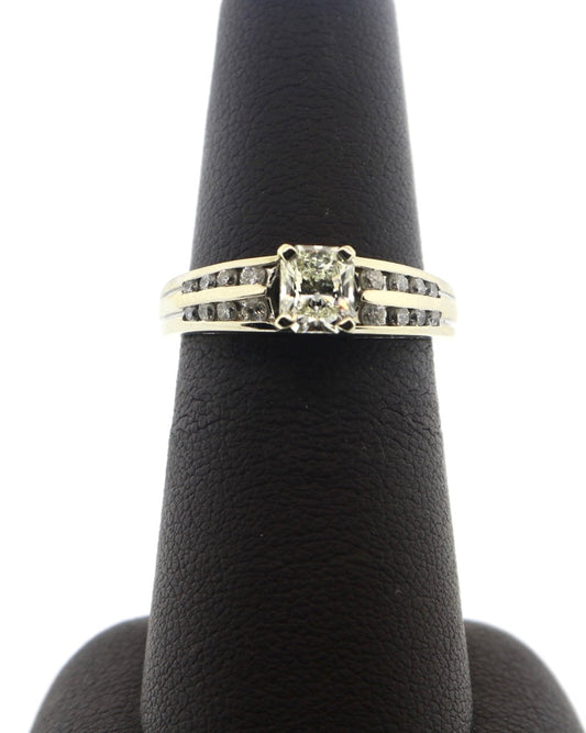 14K White Gold 0.57CT/0.25CT RD Diamond Ring