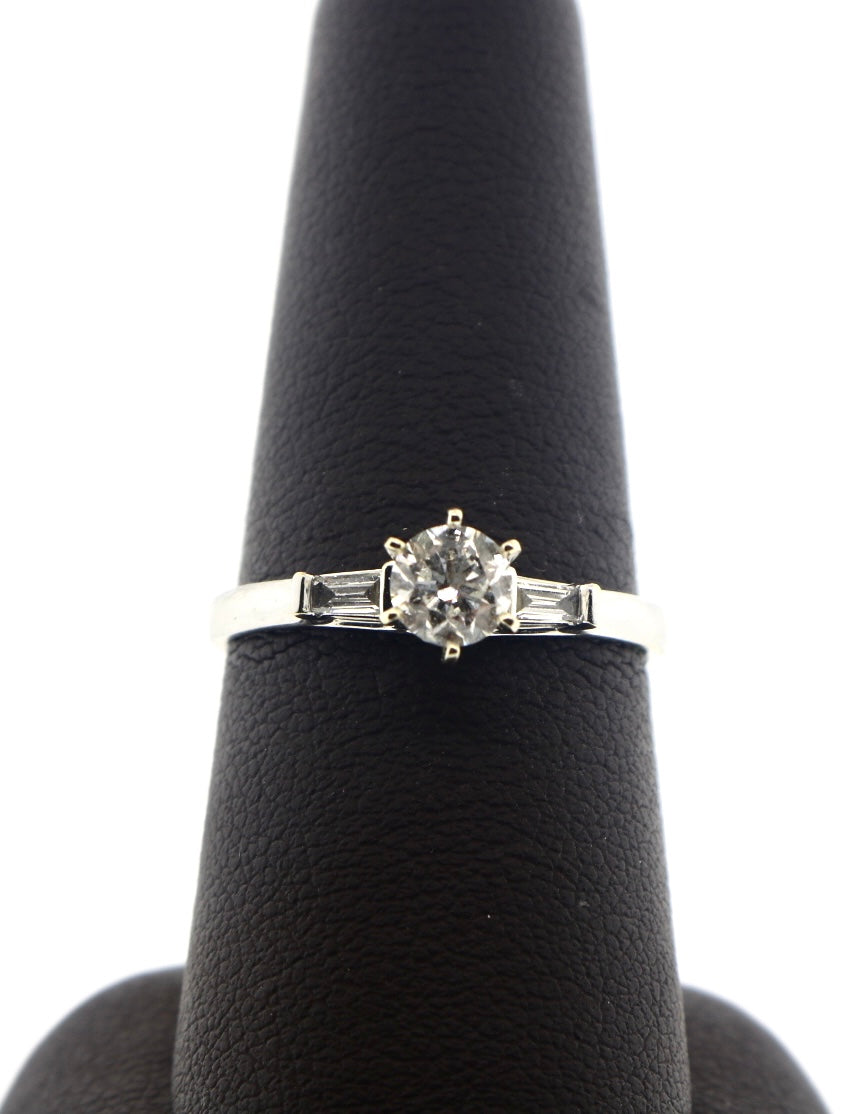 18K White Gold 0.50/0.60CTW Bagg/RD 2.7 Grams Diamond Ring