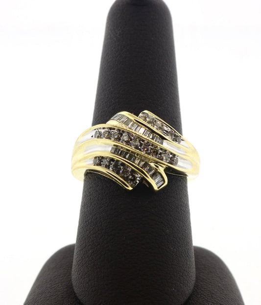 14K Yellow Gold 0.66CTW RDS/BGT Diamond Ring