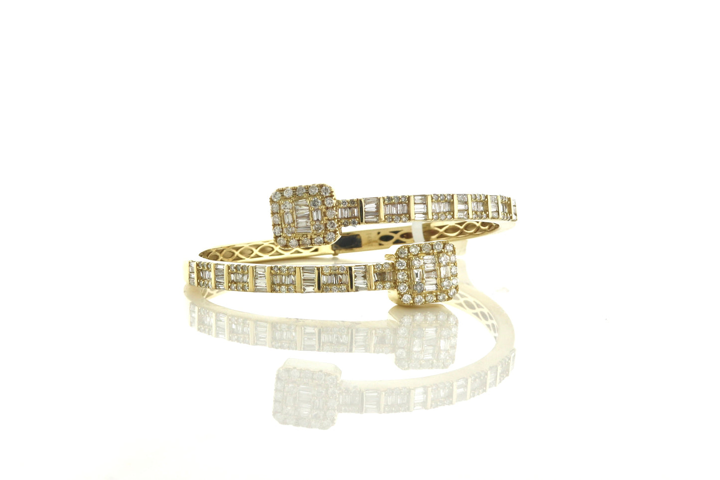 14K Yellow Gold 2.5CT Bagg/RD 20.6 grams Bangle