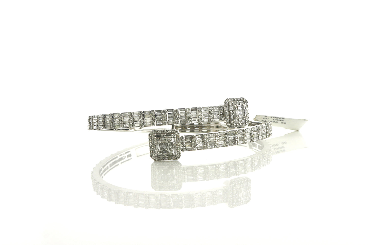 10K White Gold 6.5CT 22.4 Grams 7.5" Diamond Bagg/RD Bangle